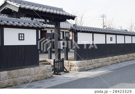 柳井川河畔の築地塀 28423329