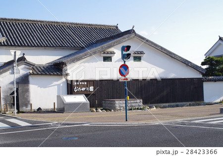 白壁の町の伝統的建物 28423366