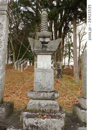 信州の文化財　守屋貞治の祖父　守屋貞七の宝篋印塔　正面（駒ケ根市南割上穂本線） 28423535