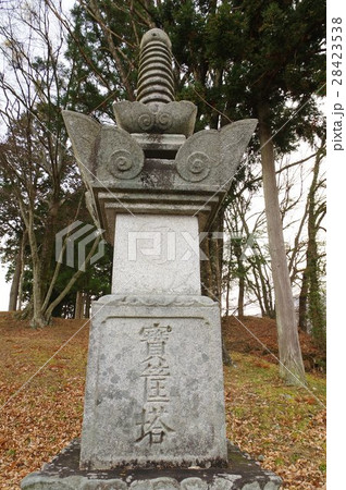 信州の文化財　守屋貞治の祖父　守屋貞七の宝篋印塔　仰観縦（駒ケ根市南割上穂本線） 28423538