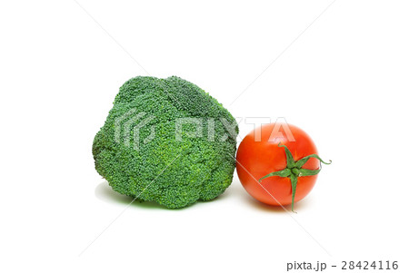broccoli and cherry tomatoes close-up broccoli and cherry tomatoes close-up 28424116