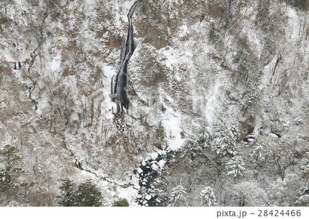 冬　九重”夢”大吊橋からの震動の滝（雌滝）雪景色 28424466