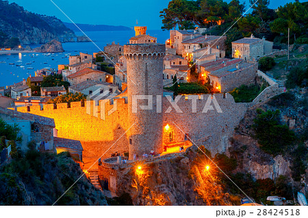 Tossa de mar. Fortress at night. Tossa de mar. Fortress at night. 28424518