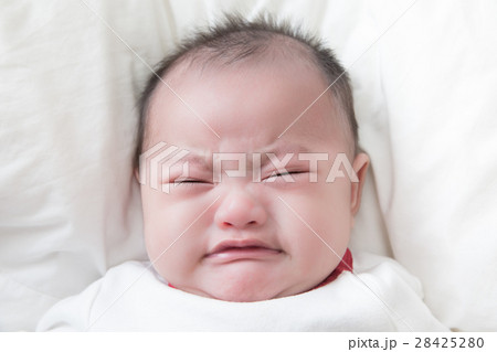 crying baby boy 28425280