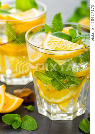 Lemon mojito cocktail with mint 28427179