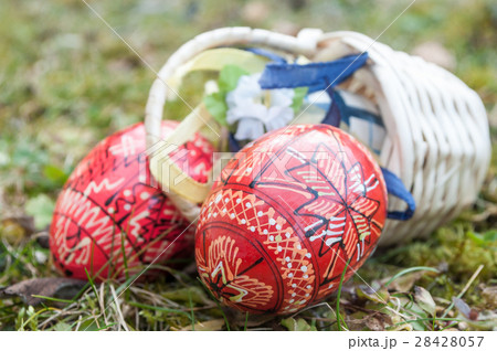 decorative easter eggs in outdoor in the grass 28428057