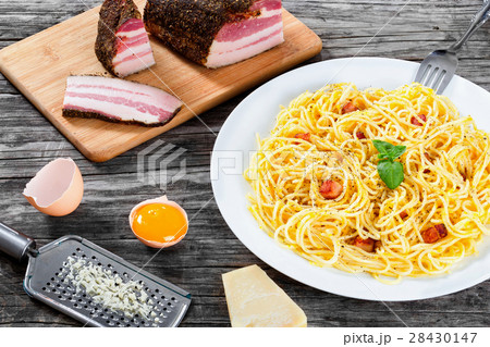 Spaghetti carbonara 28430147
