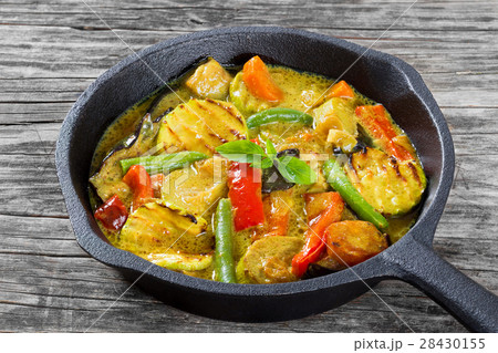 curry with vegetables stewed in a frying pan 28430155