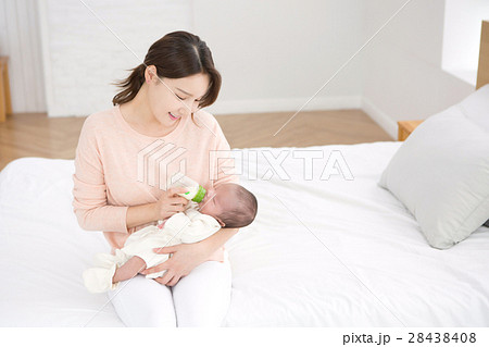 Mother and Baby 025 28438408