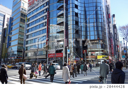 東京都中央区の数寄屋橋交差点 東京都中央区の数寄屋橋交差点 28444428