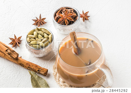 チャイ　インドのミルクティー　Herb tea with milk of Chai India 28445292