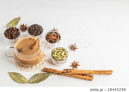 チャイ インドのミルクティー Herb tea with milk of Chai India チャイ インドのミルクティー Herb tea with milk of Chai India 28445299