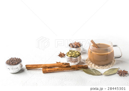 チャイ　インドのミルクティー　Herb tea with milk of Chai India 28445301