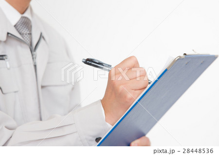 作業服の男性（クリップボード） 28448536