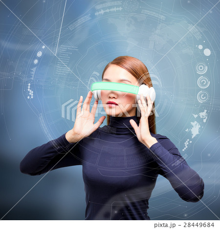 女性とVR 28449684