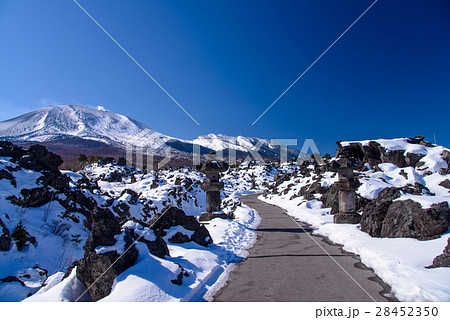 【群馬県】冬の鬼押出し園、遊歩道 28452350