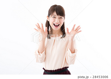 若い女性、オフィスカジュアル、嬉しい、驚き 28453006