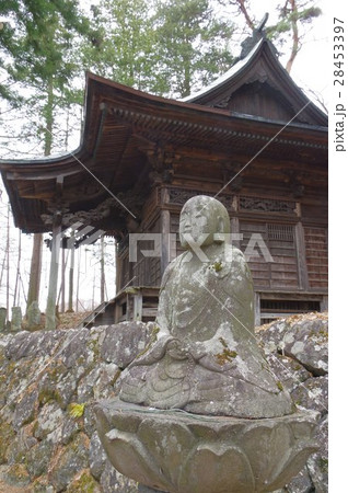 信州　諏訪の文化財　岩久保観音堂と石仏　名匠　柴宮矩重の作品　彫刻が見事な江戸時代の建築物 28453397