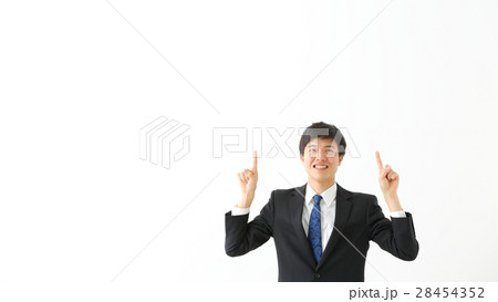 若い男性 若い男性 28454352