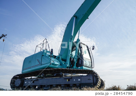 大水害後の河川改修工事に使われているクレーン 28454790