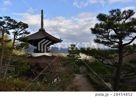 落葉の常寂光寺、多宝塔 落葉の常寂光寺、多宝塔 28454852