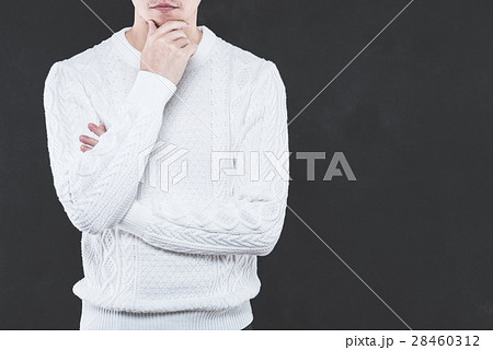 考えている男性 考えている男性 28460312