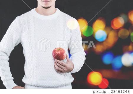 リンゴを持っている男性 ボディーパーツ 28461248