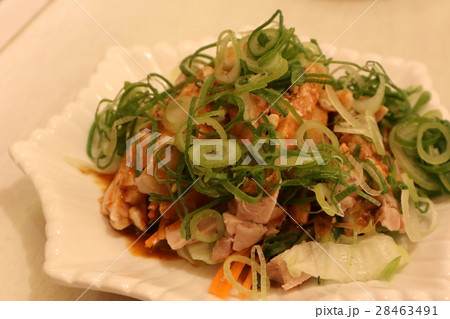 蒸し鶏のピリ辛ソース 蒸し鶏のピリ辛ソース 28463491