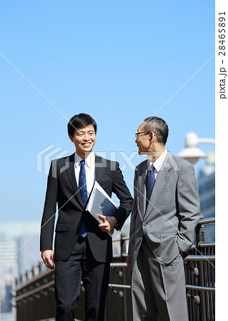 ビジネスマン　営業職 28465891