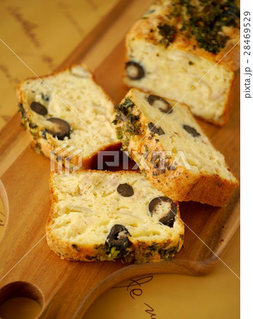 ツナとオリーブのケークサレ　カットバージョン 28469529