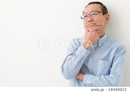 悩む・シニア男性 28469922