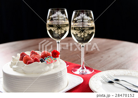 Birthday cake 28470152