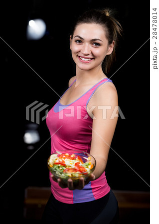 healthy young woman eating vegetables green salad healthy young woman eating vegetables green salad 28478014
