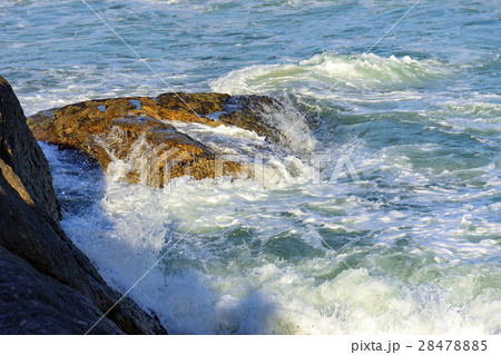 Waves and rocks 28478885