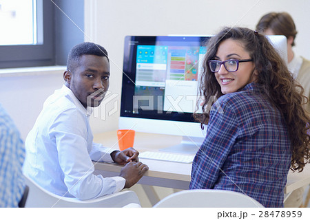 Ethnic business people, entrepreneurs working Ethnic business people, entrepreneurs working 28478959