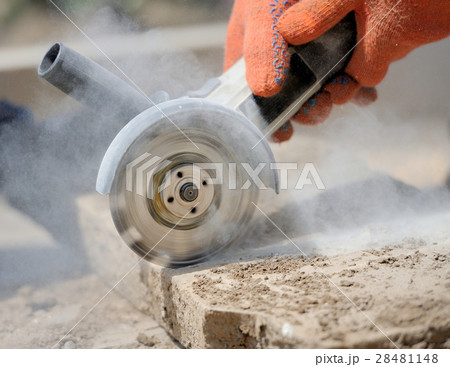 Grinder worker cuts a stone 28481148