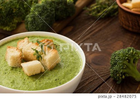 Ready cream - soup with broccoli in white bowl 28482075