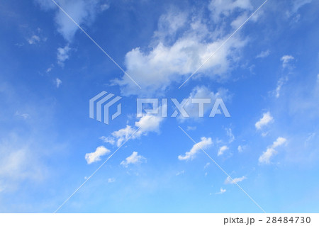 青空と白い雲 28484730
