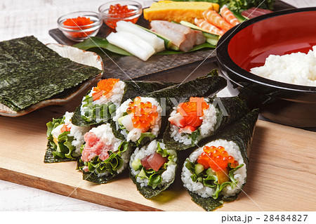 手巻き寿司 手巻き寿司 28484827