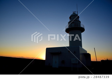 奄美 灯台と夕日1 奄美 灯台と夕日1 28487339