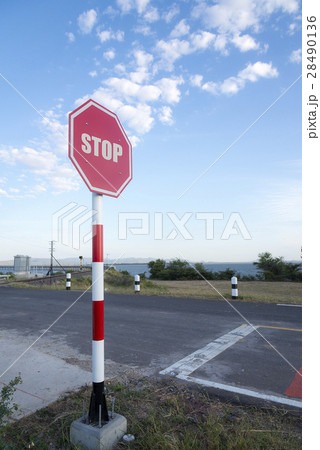 the horizontal frame of stop traffic sign 28490136