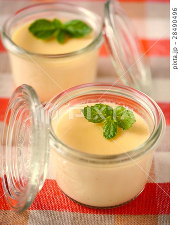 なめらかプリン チェック背景 (縦位置) なめらかプリン チェック背景 (縦位置) 28490496