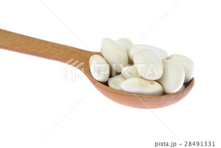Large white beans in wooden spoon Large white beans in wooden spoon 28491331