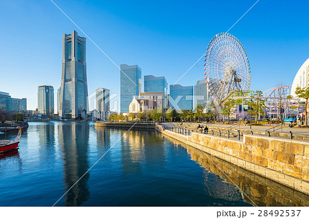 Yokohama bay in central Yokohama, Japan 28492537