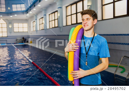 man swimming instructor 28495702