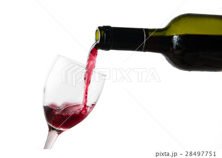 pour red wine in glass 28497751