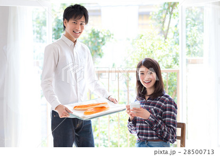 カップル　食事 28500713