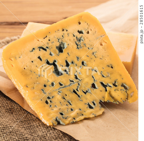 piece of blue cheese 28501615