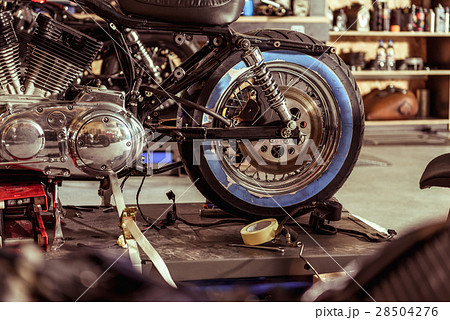 Bike locating in mechanic shop 28504276