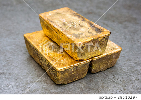 A few golden ingots 28510297